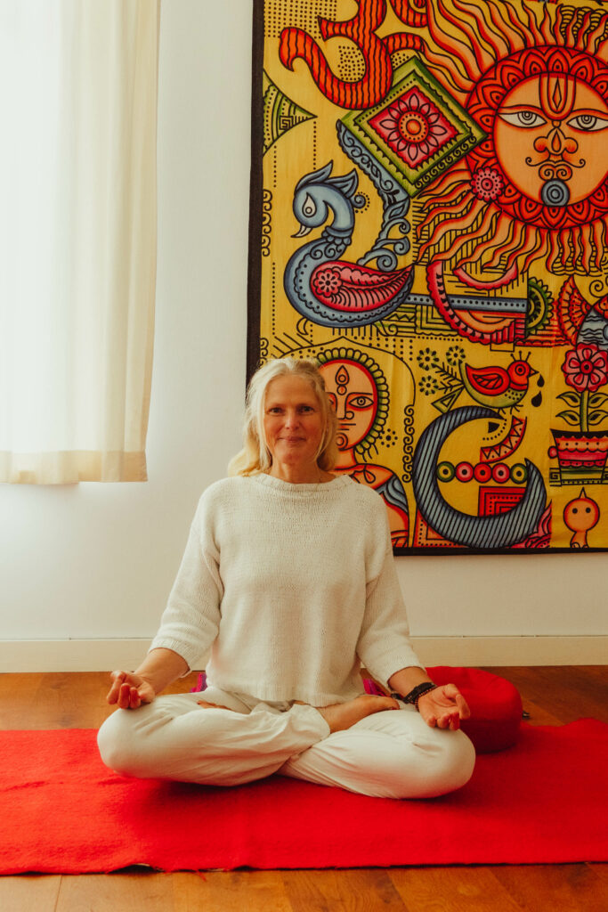 Kundalini yoga docent Zuidlaren. Marijke Boes yin yoga docent. 
Wandelyoga als stiltewandeling in de natuur. 